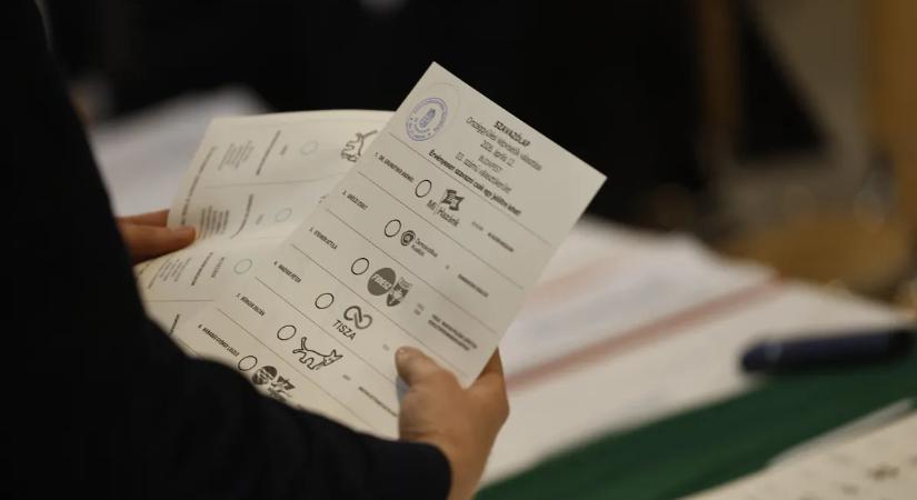 Így szavaz az ország - fotókon a nap, amikor a jövőnk dől el
