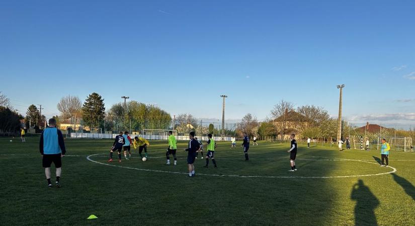 Ilyet még senki nem látott: verset szavalt a focicsapat! (videó)