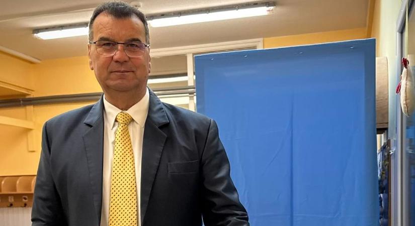 Vigh László is leadta szavazatát — ezt írta posztjában a politikus