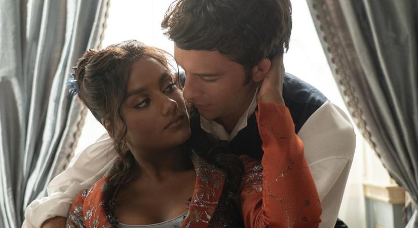 A Bridgerton család sztárja beindította a zenei karrierjét: megjelent az első lemeze, amit azonnal hallanod kell