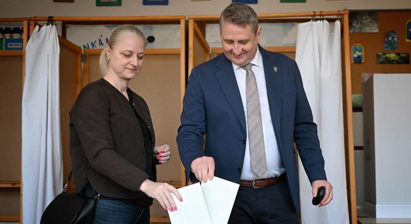Vágner Ákos is leadta voksát, Eger polgármestere mindenkit ugyanerre buzdít