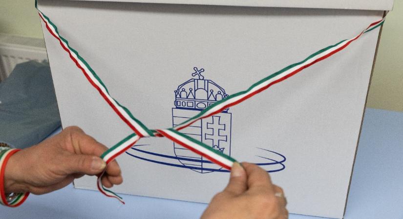 Lefejelte a szekrényt az egyik bizottsági tag Szigetszentmiklóson