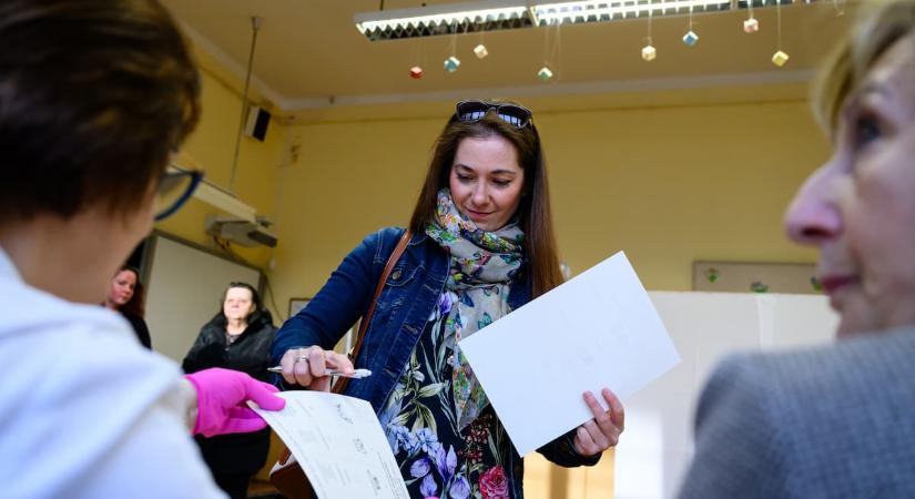 Választás 2026: Láncszavazókat buktattak le Bicskén, kiérkezett a rendőrség