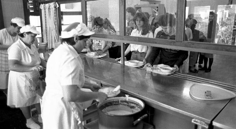 Hihetetlen, kik fordultak meg a pécsi menzákon – előkerültek a régi fotók (GALÉRIA)