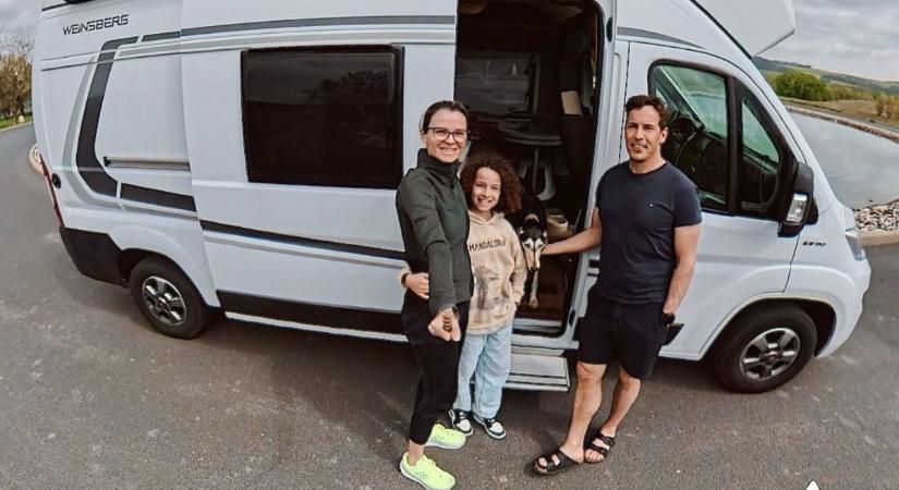 Lakóautóval az olasz tengerpartig: Debreczeni Dóra új kalandba vágott bele