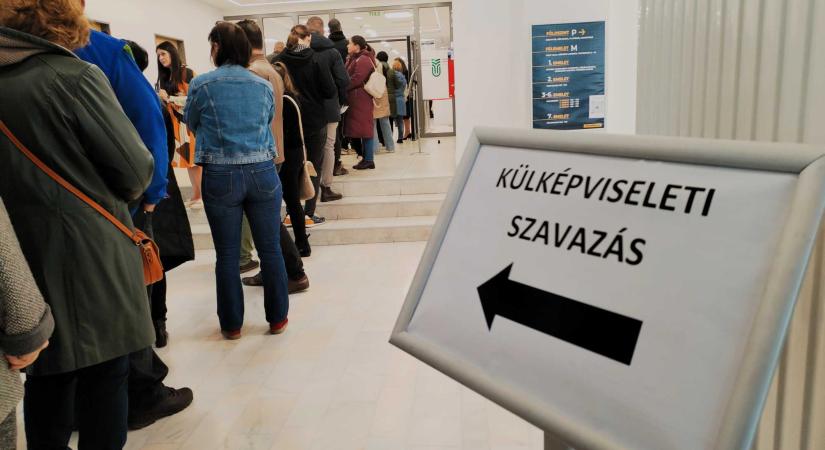 Zökkenőmentesen zajlik a szavazás a csíkszeredai főkonzulátuson