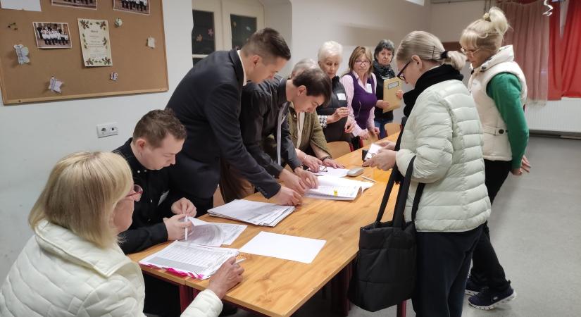 Választás: 11 órakor 37,98%-os a szavazási arány