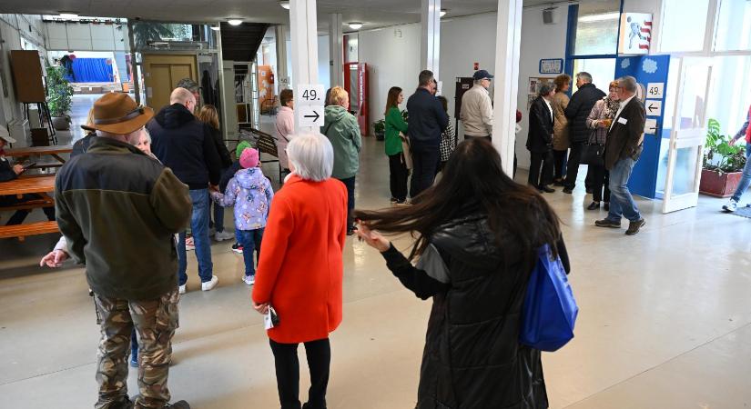 Délelőtt 11 óráig már csaknem hárommillió ember szavazott