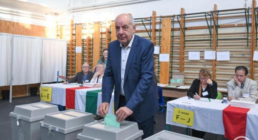 Sorra dőlnek a részvételi csúcsok