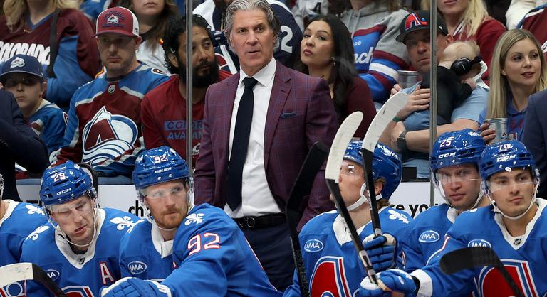 Kórházba kellett szállítani az edzőt, akit fejen talált egy korong – videó!