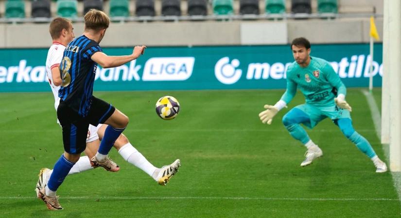 Így rúgta szét büntetlenül a Lőrinc kapusa az ellenfél duplázó csatárát (videó)