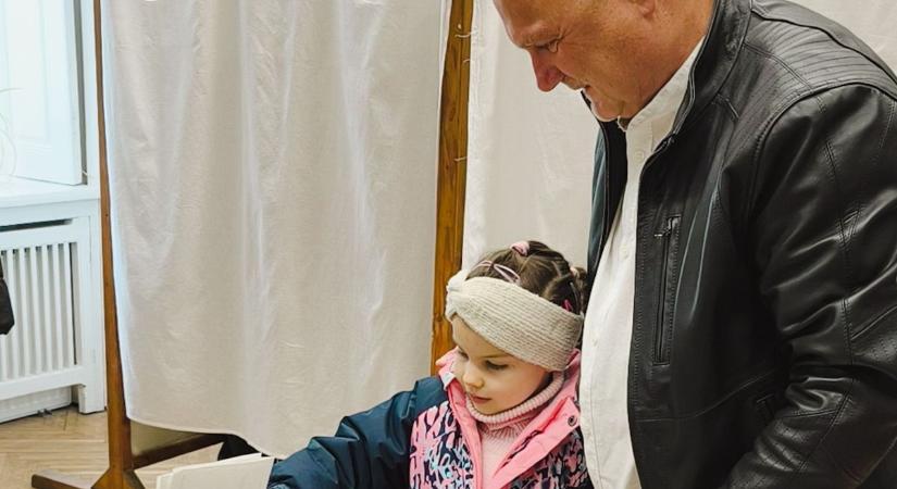 Móring József Attila is leadta szavazatait