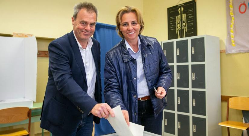 Szemereyné dr. Pataki Klaudia: A szavazás a magyarok jövőjéről szól  fotók, videó