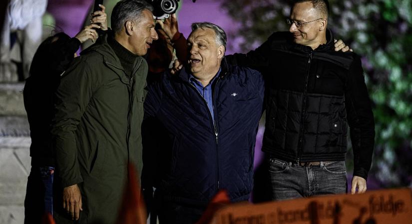 Az olaszoknak is feltűnt, Orbán Viktor milyen „peace & love” stílusban szólalt meg a kampányzáróján