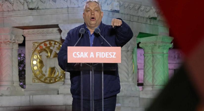 Egyetlen hazafi sem maradhat otthon! - üzente írta Orbán, miután szembesült a 11 órás adatokkal