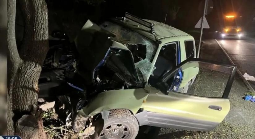 Így csapódott fának a terepjáró – életveszélyes baleset Miskolcon