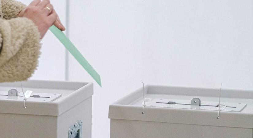 Választás 2026 - A szavazatszámláló bizottság tagjai nem használhatnak adatrögzítésre alkalmas eszközöket a szavazás alatt