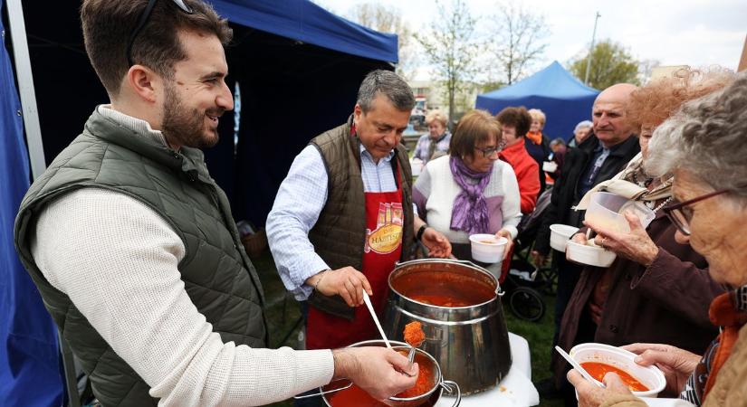 A bajai és a szegedi halászlevek versengtek Kiskunhalason  fotók