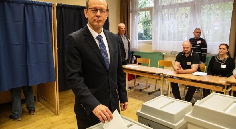 A polgármester is választott