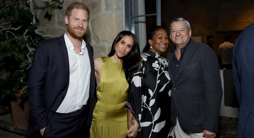 Perbe fogták Harry herceget, ő mégis Meghan Markle-lel egy exkluzív partin pózolt