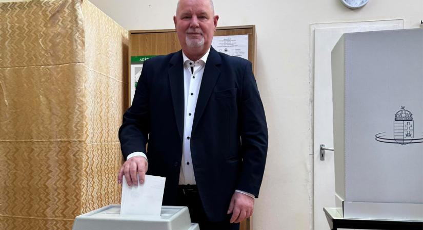 „Minden településen tudom, hogy ki hány kiló, és ki hány forintot ér. Mindent tudok mindenkiről!” – hangzik el egy szabolcsi fideszes képviselőnek tulajdonított hangfelvételen