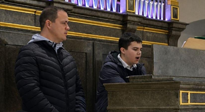 Különleges családi pillanat segíti a somogyi országgyűlési képviselőt