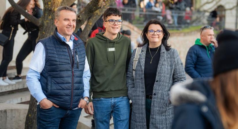 A Tisza aktivistái rátámadtak a választópolgárokra – rendőrt kellett hívni rájuk