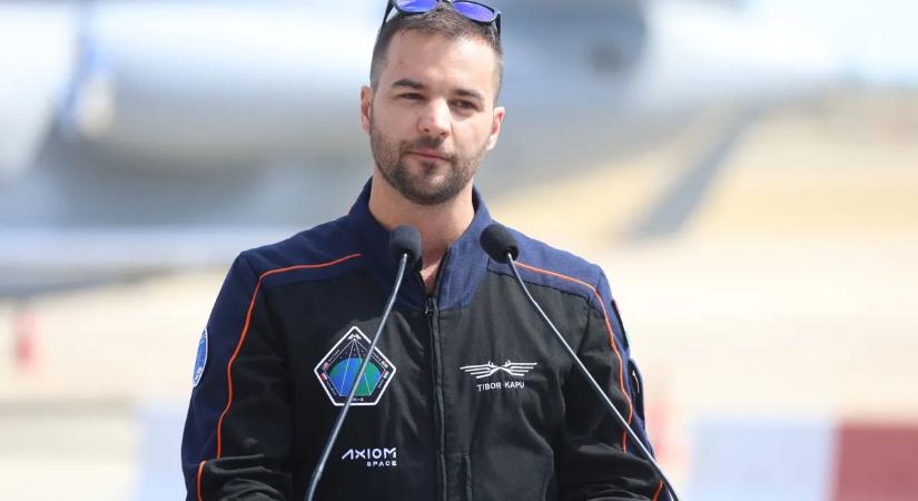 Kapu Tibor is leadta a voksát: címeres tollal szavazott