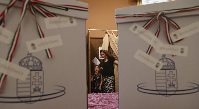 Bőven 50 százalék felett - újabb részvételi adat érkezett: 13 óra