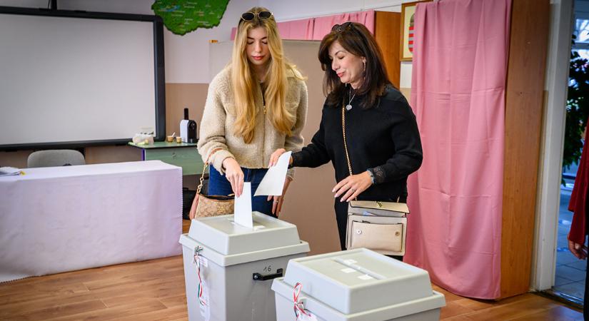 Választás 2026: már 14 százalékra nőtt a részvételi különbség 2022-hez képest – fotókkal