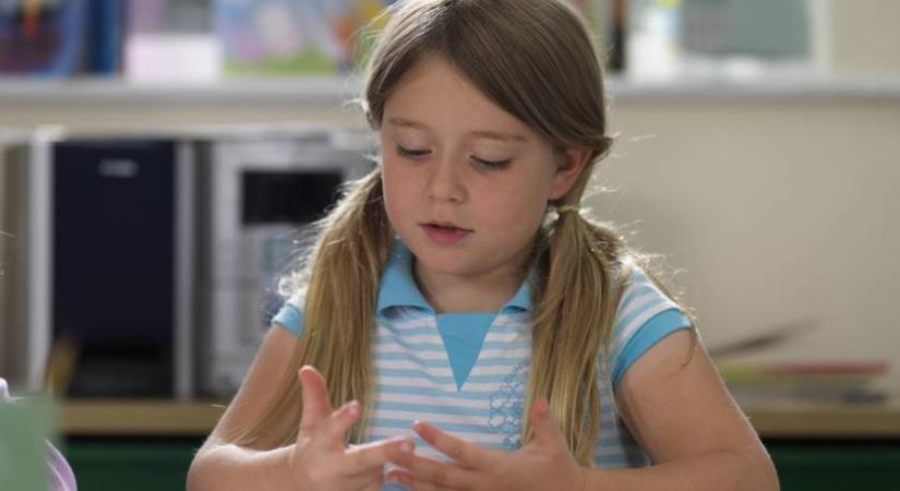 Mi a bennfoglalás? Ebben különbözik az osztástól