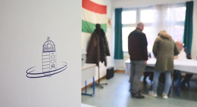 „Európa szívében békét akarunk, nem pedig háborút" –mondta a fülkéből kijövet egy választó Mátészalkán