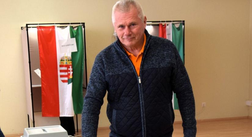 Sorsdöntő választás a legrosszabb kampány után – kendőzetlenül mondták el véleményüket a választók a zalai kisvárosban