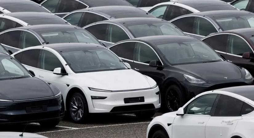 Hollandia az első európai ország, ahol engedélyezték a Tesla felügyelt önvezető rendszerét