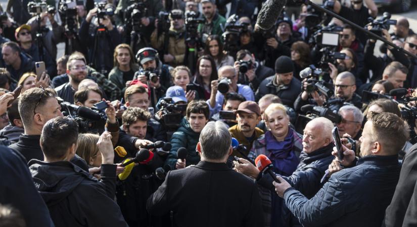 Megdőlt minden korábbi csúcs: 54,14% a részvétel 13 órakor – Pest 58 százalék felett