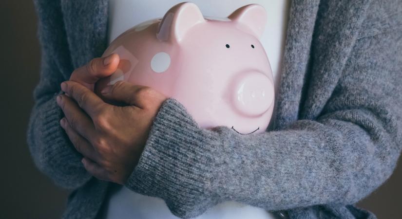 Elképesztő összegeken ücsörögnek a magyarok: vajon mire készülnek ennyi tartalékkal?