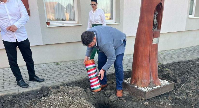 Időkapszula őrzi a hegykői önkéntes tűzoltók emlékeit - fotó