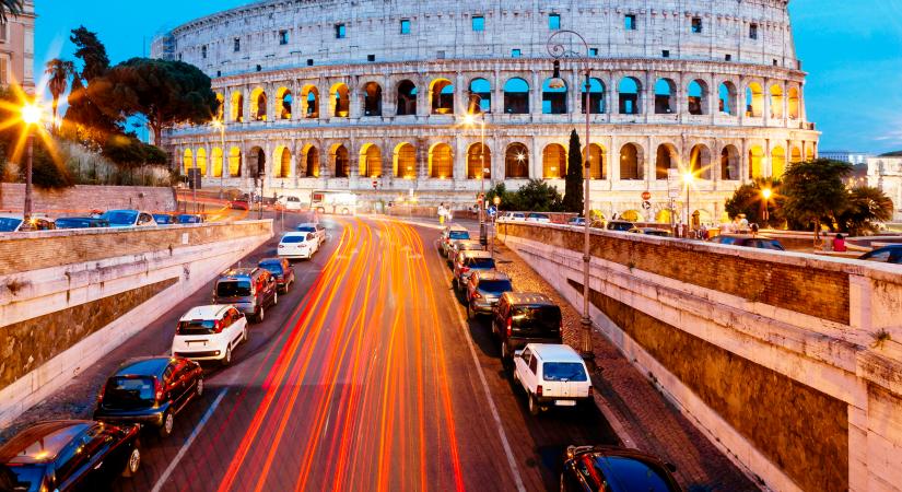 Új színt vezetnek be a közlekedési lámpákon: ezt jelenti a fehér jelzés Rómában