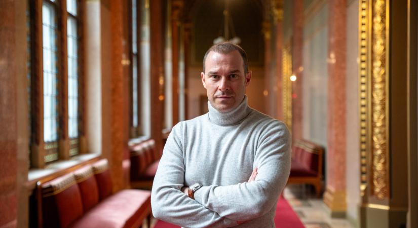 Hollik István: Ott árad a gyűlölet, itt sugárzik a hazaszeretet