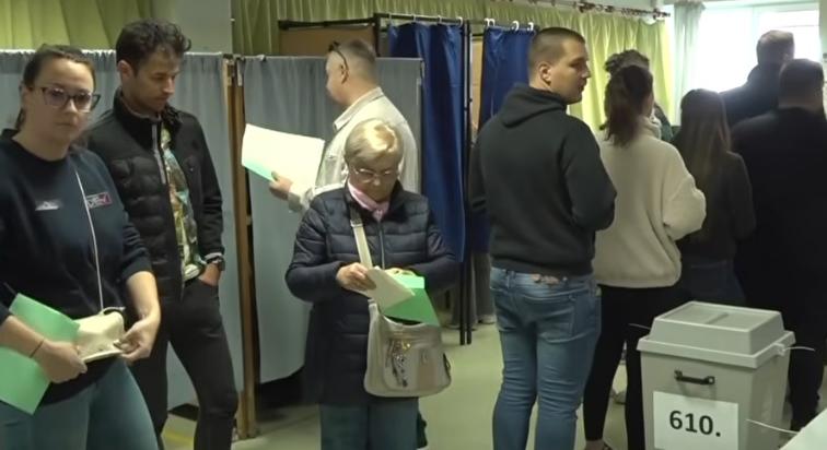 13 óráig 54,14 százalék – Durva részvételi rekord lehet, de kinek kedvezhet ez?