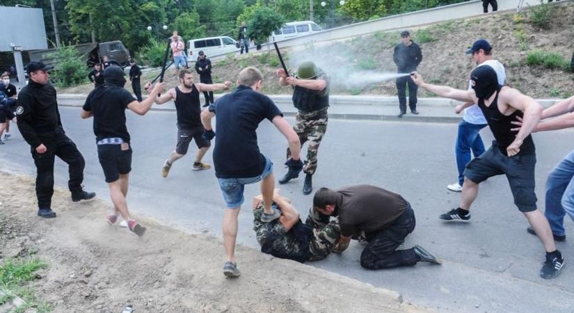 A Tisza Párt kijevi mintára szervezhet véres tüntetést Budapesten