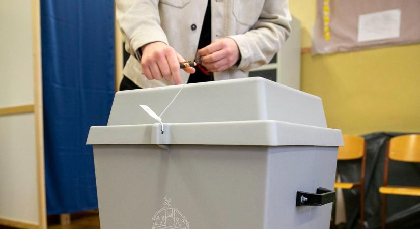 Már este 8 órától jönnek az első számok: így követheti élőben a választás eredményeit