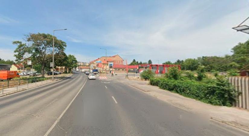 Hídkorlátnak ütközött egy autó Miskolcon