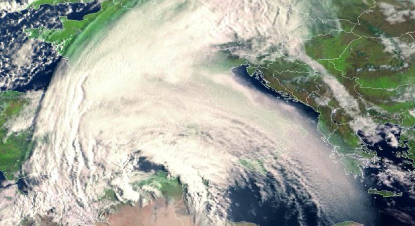 Hatalmas felhőernyő jött létre a mediterrán térségben