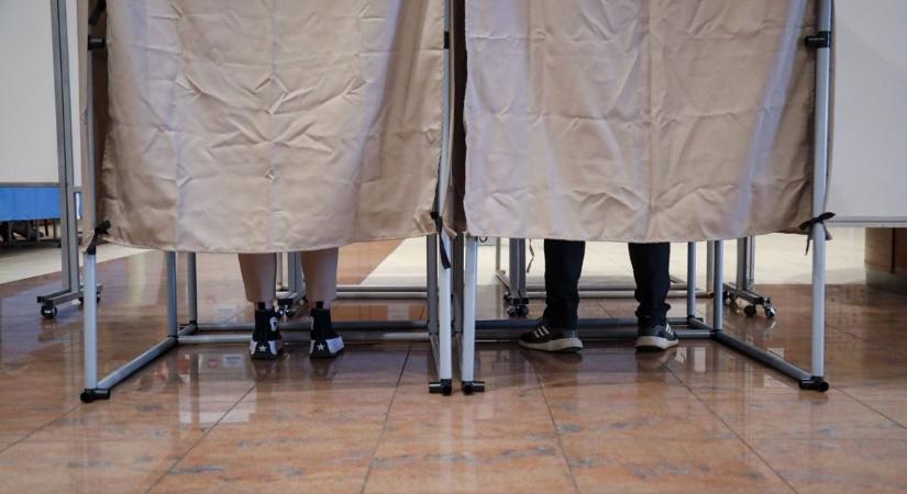 Megdagadt kézzel érkezett szavazni, rendkívüli jegyzőkönyvet vettek fel