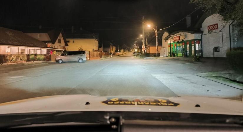 Akcióban a polgárőrök: idős férfit mentettek ki a sötét utca fogságából Nagyrédén