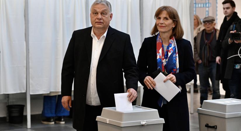 A Fehér Ház és a Kreml akarja megnyerni a mai magyar választást – külföldi lapok is figyelik választás eseményeit