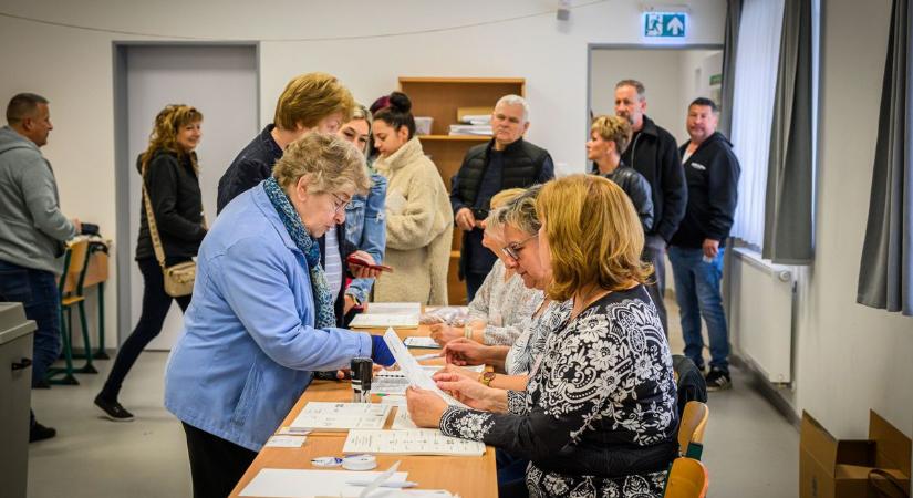 Kimagasló részvétel Harkán: Már a választók közel 60 százaléka szavazott - fotók