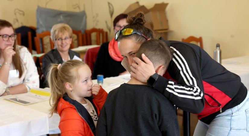 Az utolsó pillanatban derült ki a probléma: ezért állt sorba a nagybajomi nő az urnák előtt