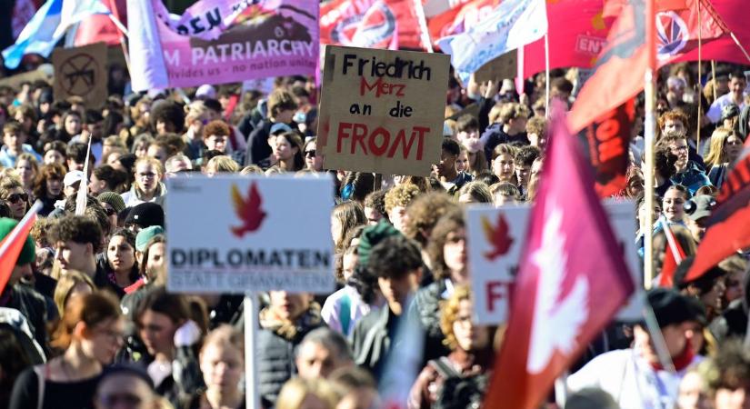 A sorkatonaság réme fenyegeti a német fiatalokat – egymást érik a tüntetések